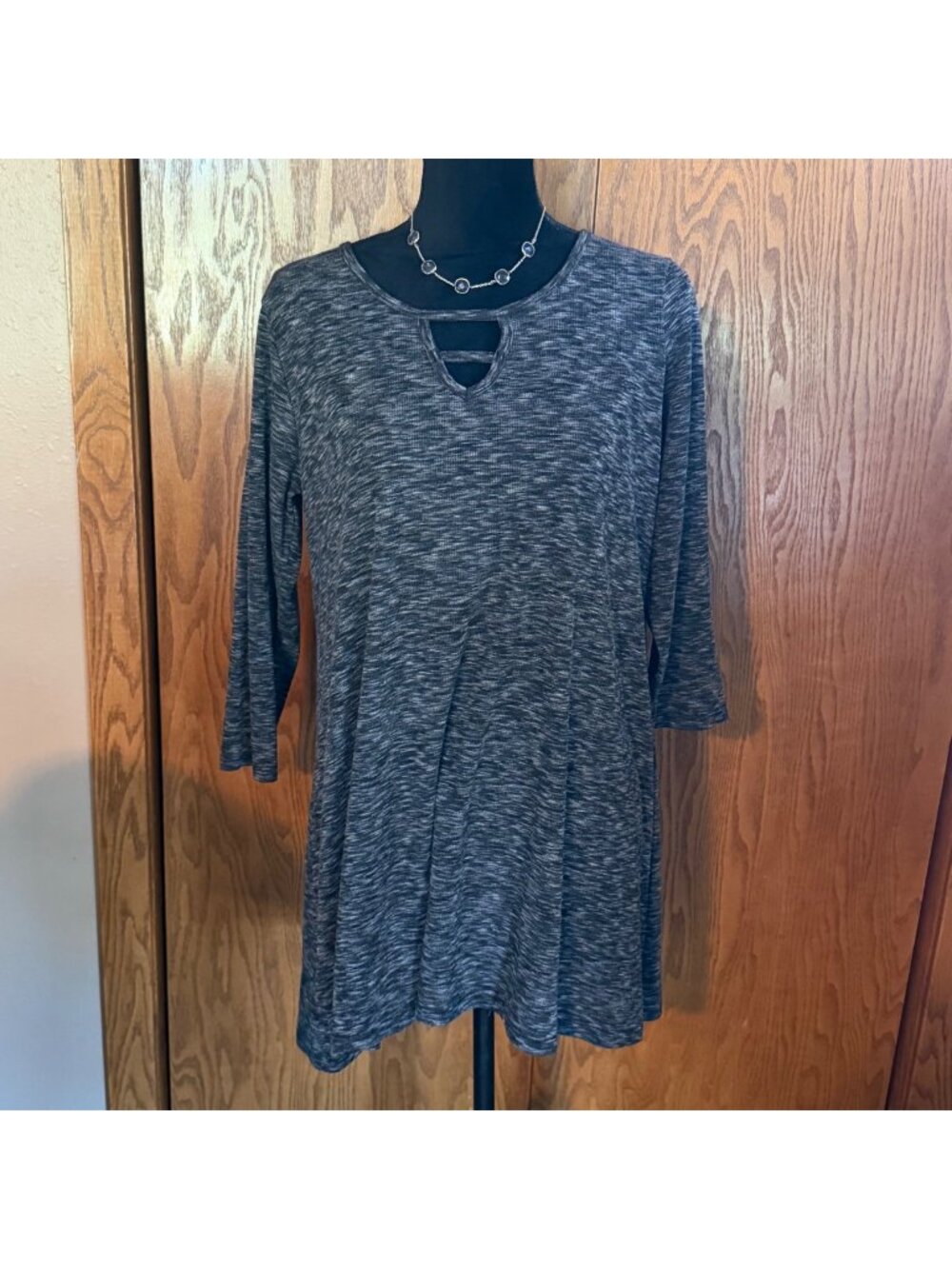 Maurices 24/7 Womens Tunic Top XL Gray Keyhole 3/4 Sleeve Lightweight Stretchy
